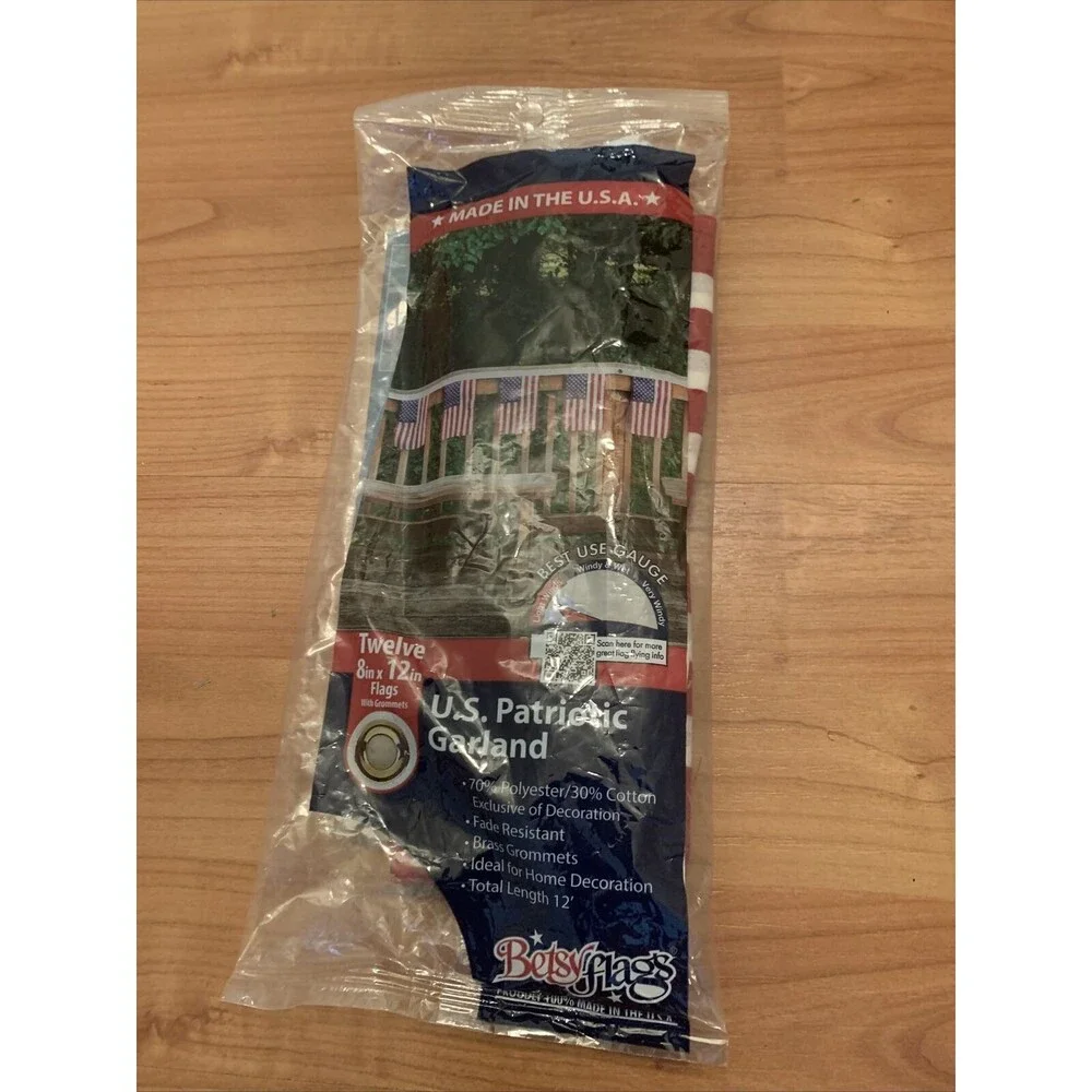 U.S. Patriotic Theme Garland with 12 Flags & Grommets 8x12 IN